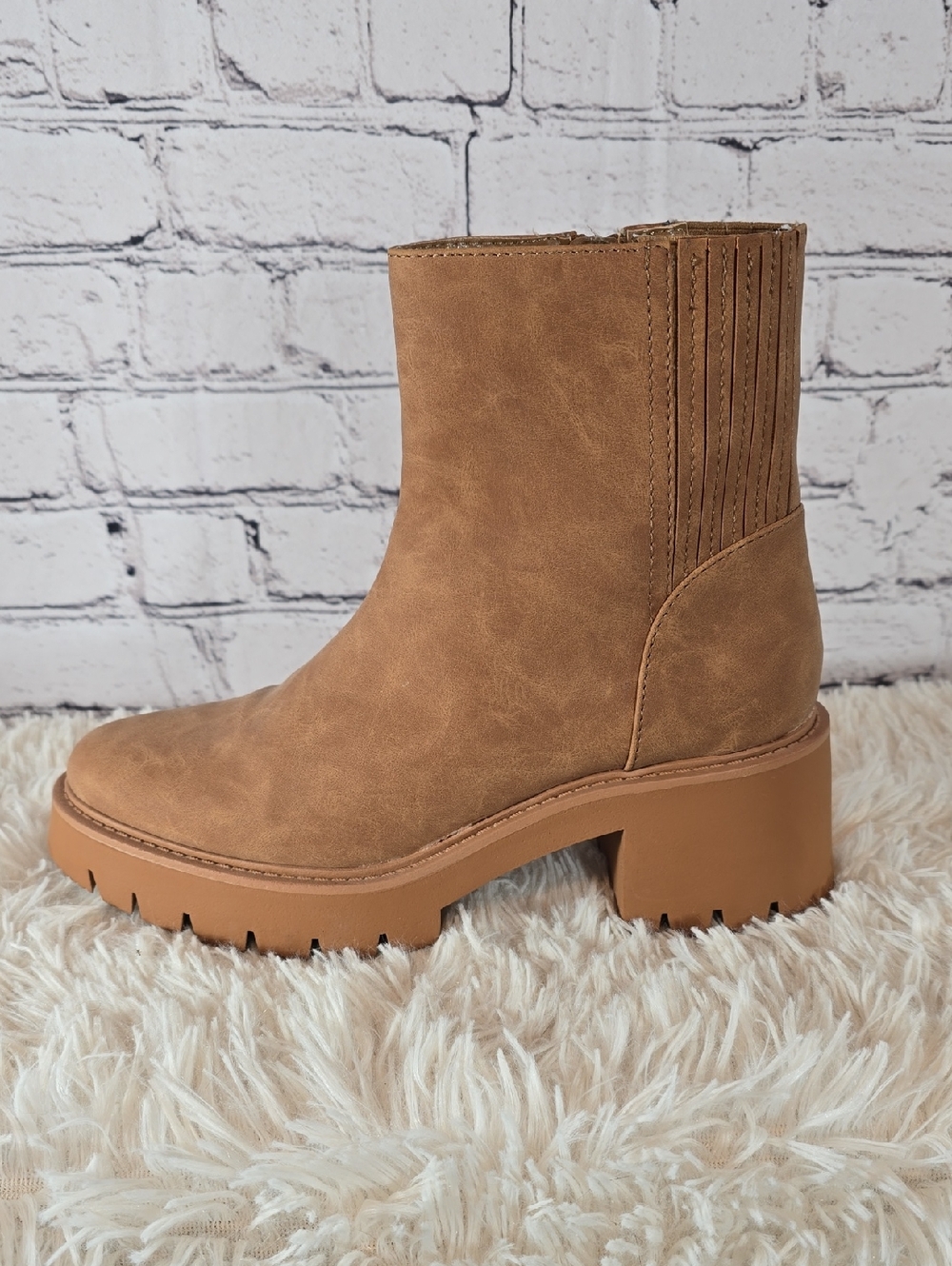 a.n.a Women's Cognac Chunky Lug Sole Ankle Boots Size 8.5